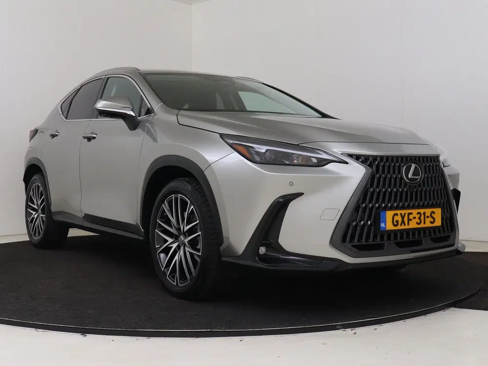 Lexus NX 450h+ AWD Executive Line uit 2024, foto 11