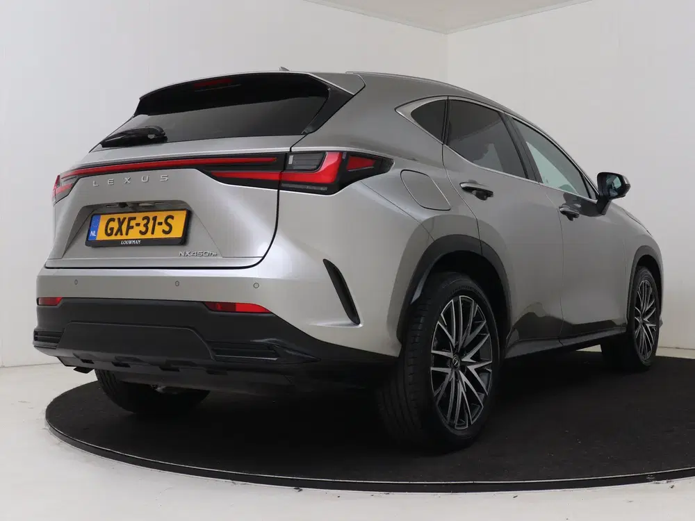 Lexus NX 450h+ AWD Executive Line uit 2024, foto 2