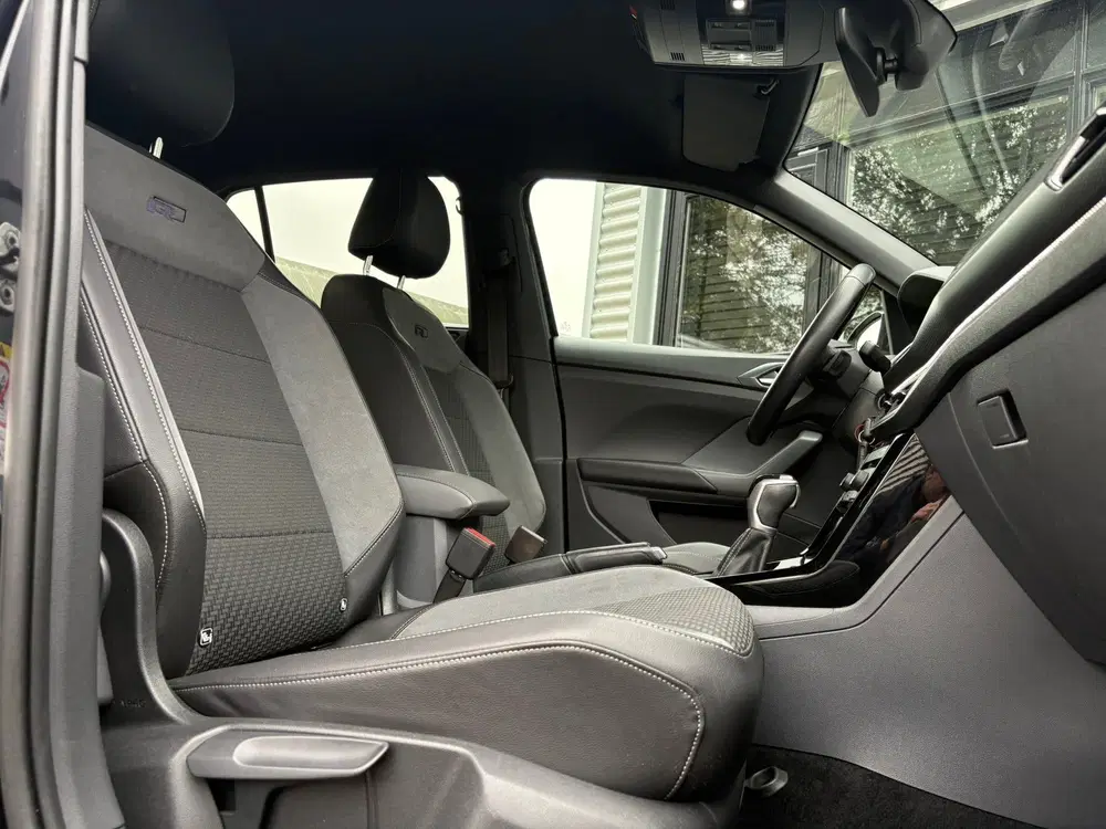 Volkswagen T-Cross 1.0 TSI R-Line -VIRTUAL COCKPIT-DODE HOEK uit 2021, foto 10
