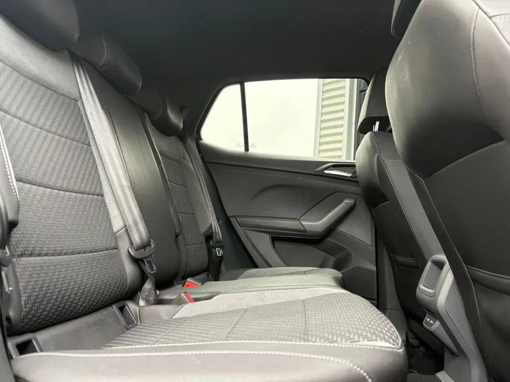 Volkswagen T-Cross 1.0 TSI R-Line -VIRTUAL COCKPIT-DODE HOEK uit 2021, foto 12