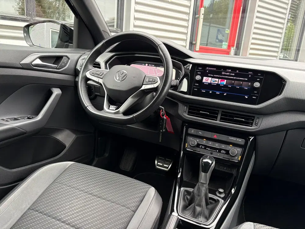 Volkswagen T-Cross 1.0 TSI R-Line -VIRTUAL COCKPIT-DODE HOEK uit 2021, foto 15