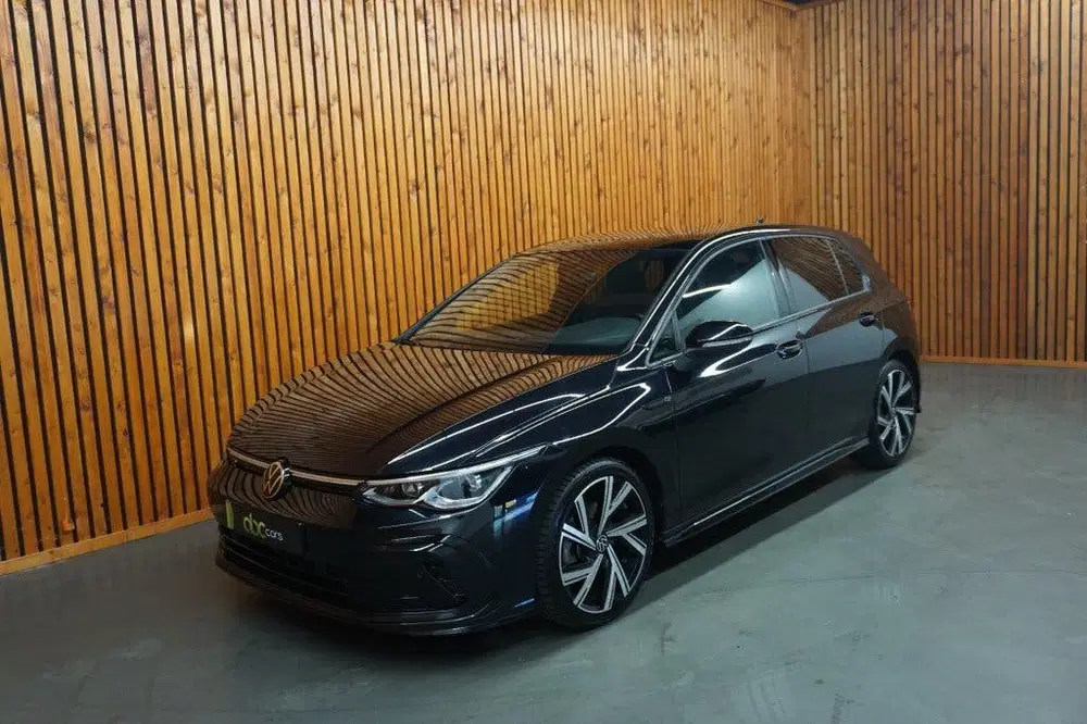 Volkswagen Golf 1.5 eTSI R-LINE Business+ Automaat Panoram uit 2022