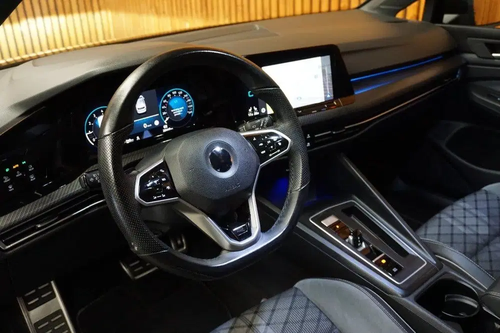 Volkswagen Golf 1.5 eTSI R-LINE Business+ Automaat Panoram uit 2022, foto 11