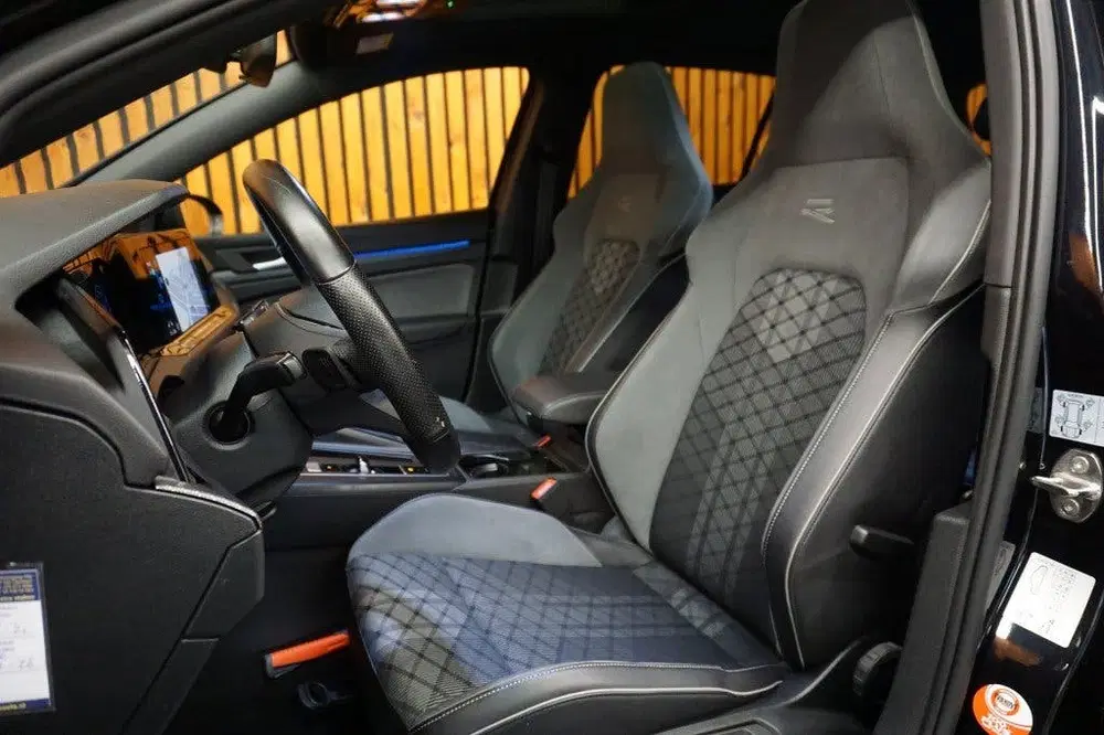 Volkswagen Golf 1.5 eTSI R-LINE Business+ Automaat Panoram uit 2022, foto 12