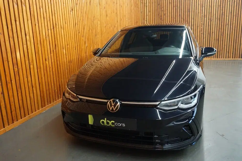 Volkswagen Golf 1.5 eTSI R-LINE Business+ Automaat Panoram uit 2022, foto 2