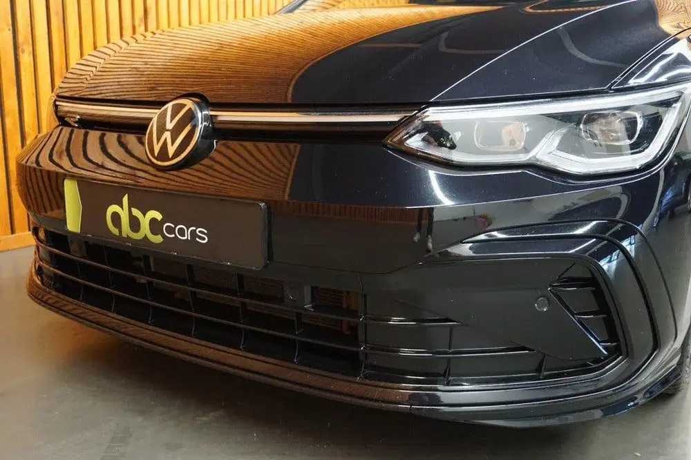 Volkswagen Golf 1.5 eTSI R-LINE Business+ Automaat Panoram uit 2022, foto 3