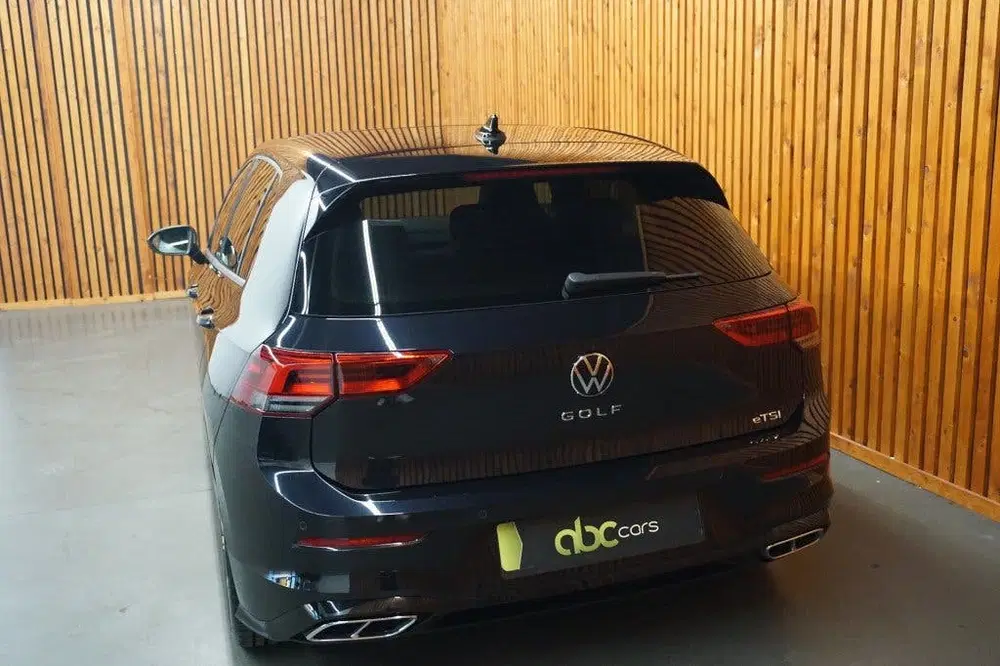 Volkswagen Golf 1.5 eTSI R-LINE Business+ Automaat Panoram uit 2022, foto 6