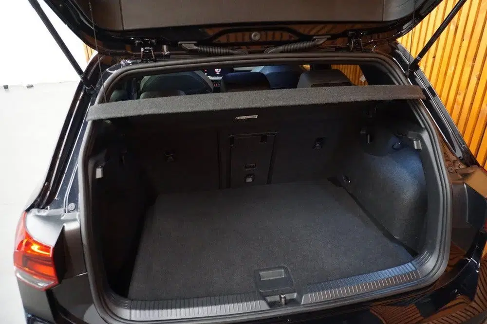 Volkswagen Golf 1.5 eTSI R-LINE Business+ Automaat Panoram uit 2022, foto 8