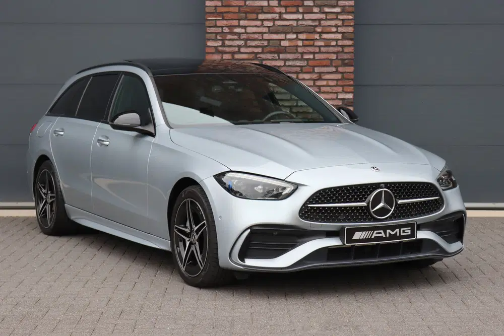 Mercedes-Benz C-Klasse 300 e AMG Line uit 2024, foto 3