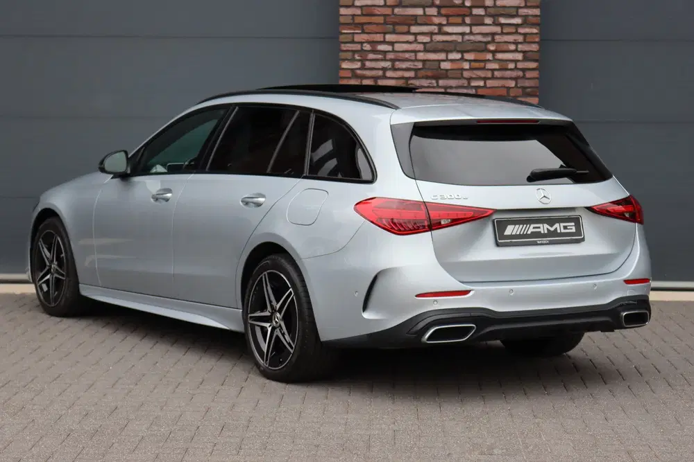 Mercedes-Benz C-Klasse 300 e AMG Line uit 2024, foto 5