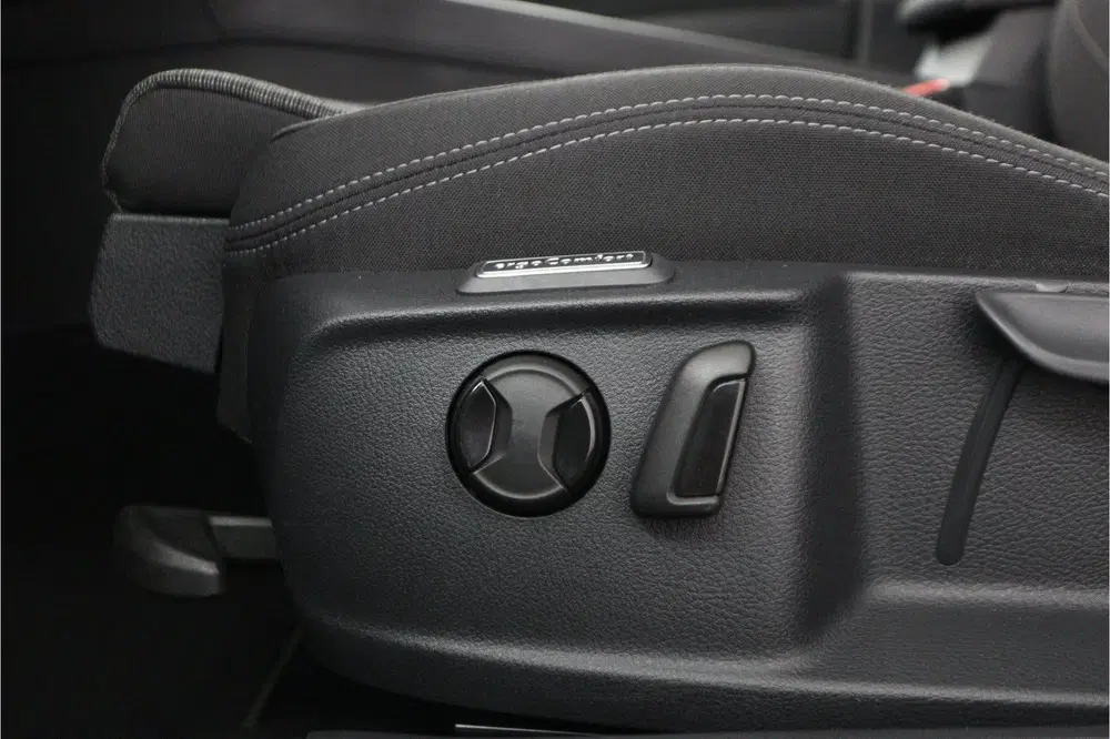 Volkswagen Passat 1.6 TDI Comfort Business uit 2019, foto 11