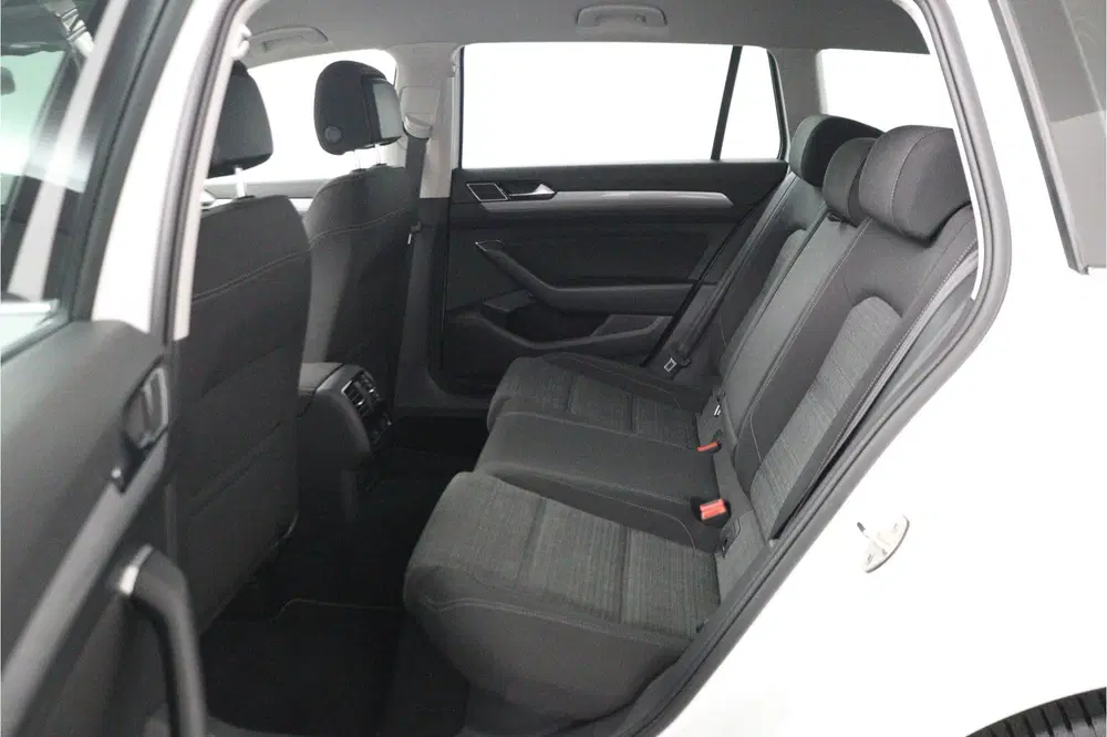 Volkswagen Passat 1.6 TDI Comfort Business uit 2019, foto 12