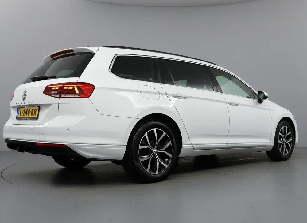 Volkswagen Passat 1.6 TDI Comfort Business uit 2019, foto 2