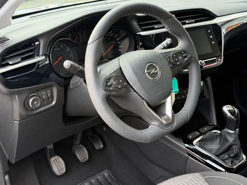 Opel Corsa 1.2 Elegance Business uit 2023, foto 2