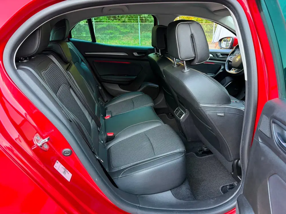 Renault Megane 1.3 TCe Bose uit 2019, foto 9