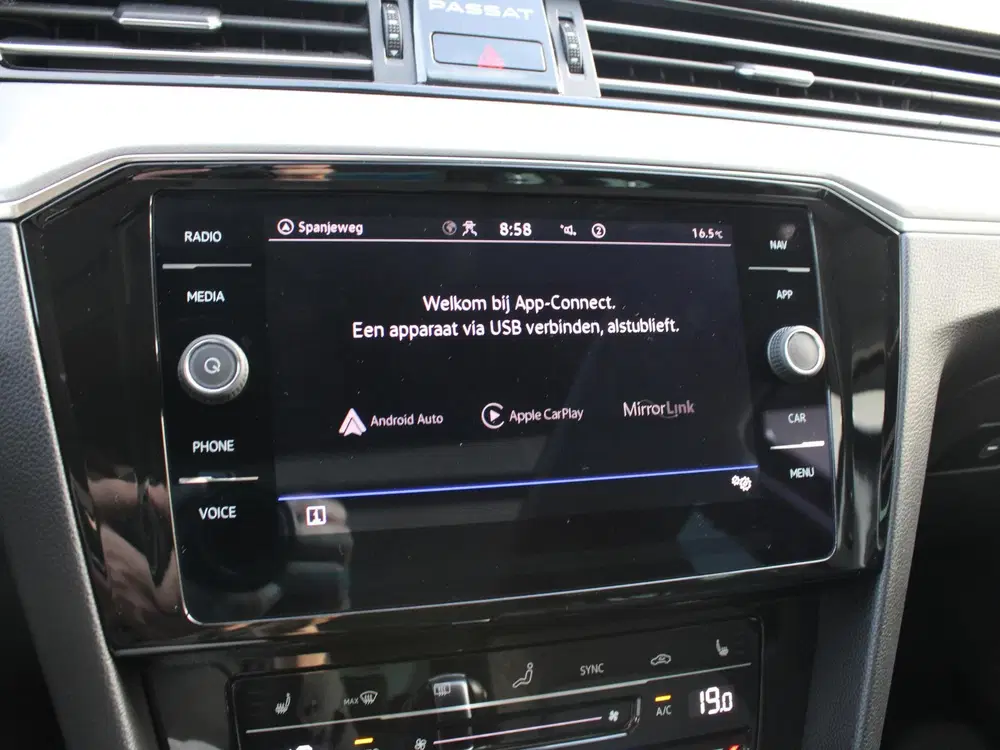 Volkswagen Passat 1.5 TSI Business uit 2022, foto 14