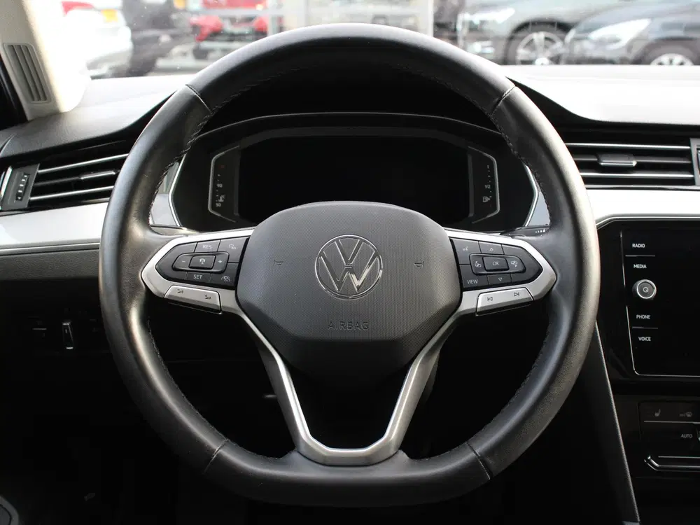 Volkswagen Passat 1.5 TSI Business uit 2022, foto 8