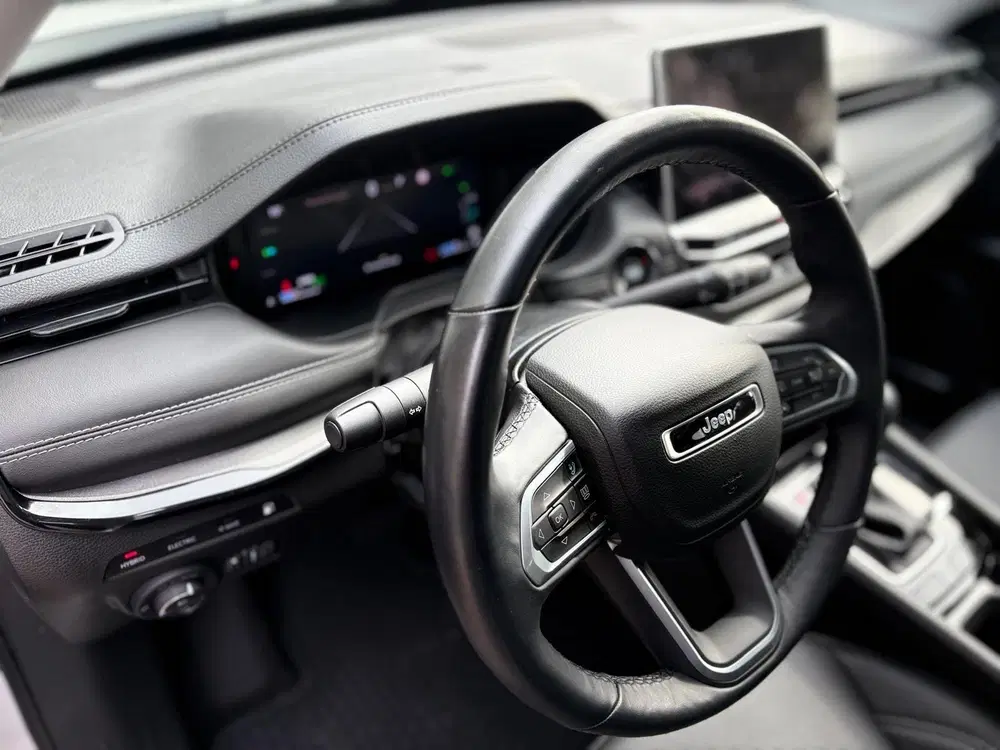 Jeep Compass 4xe 240 Plug-in Hybrid Electric Summit uit 2024, foto 10