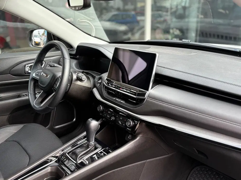 Jeep Compass 4xe 240 Plug-in Hybrid Electric Summit uit 2024, foto 12