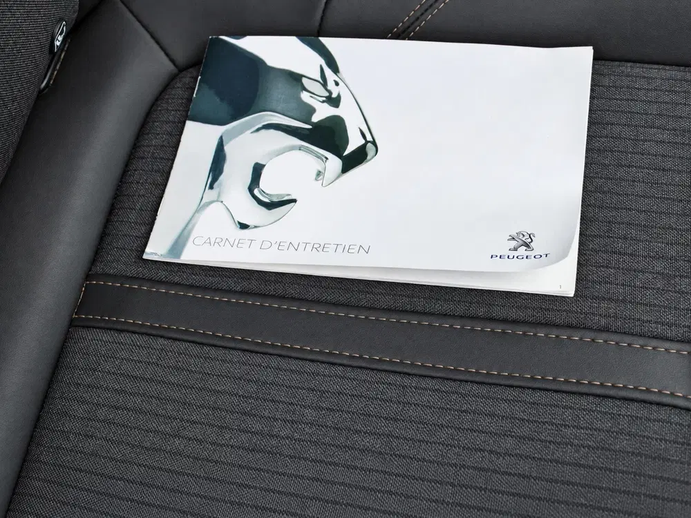 Peugeot 3008 1.6 HYbrid 225 GT Navigatie uit 2020, foto 13