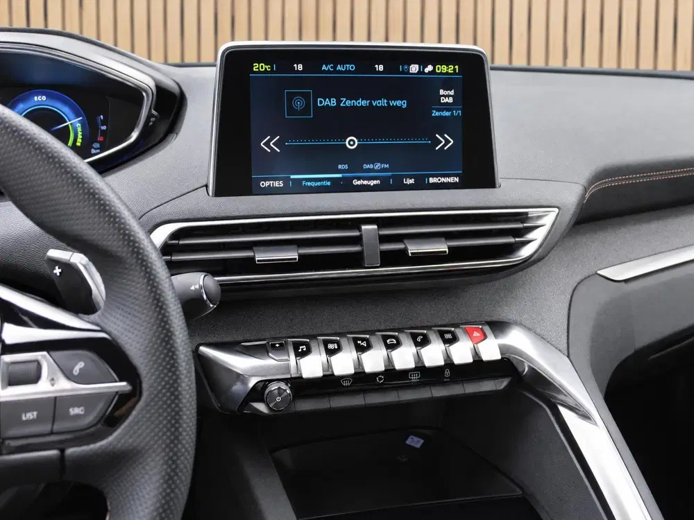 Peugeot 3008 1.6 HYbrid 225 GT Navigatie uit 2020, foto 15