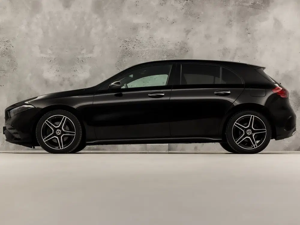 Mercedes-Benz A-Klasse 180 AMG Line Automaat (FABRIEKSGARANT uit 2023, foto 2
