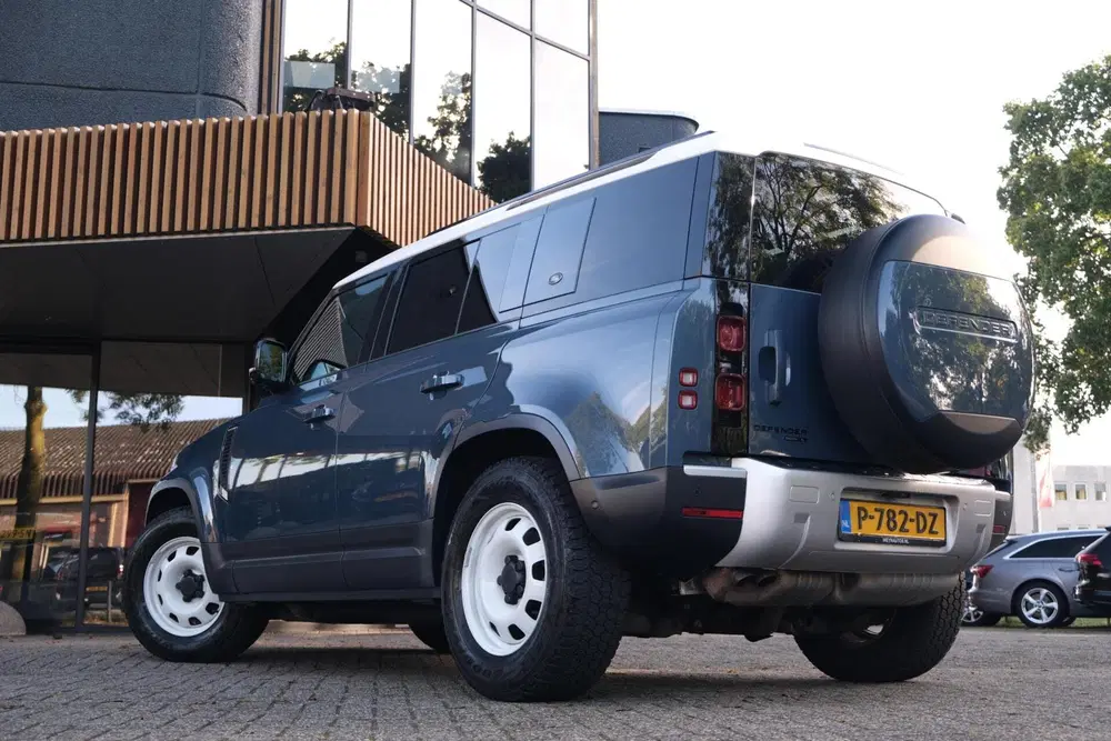 Land Rover Defender 2.0 D240 110 S uit 2021, foto 3