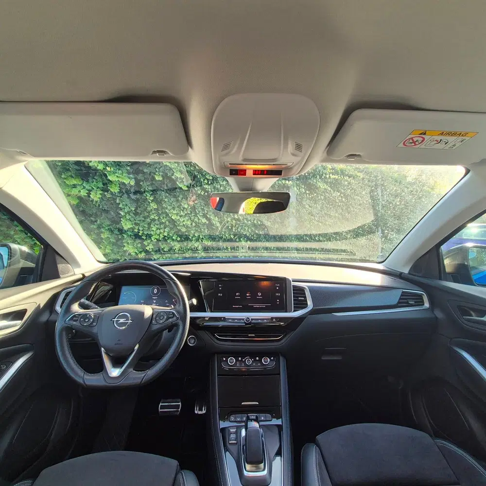 Opel Grandland GSe 1.6 Hybrid4 300 pk uit 2023, foto 2