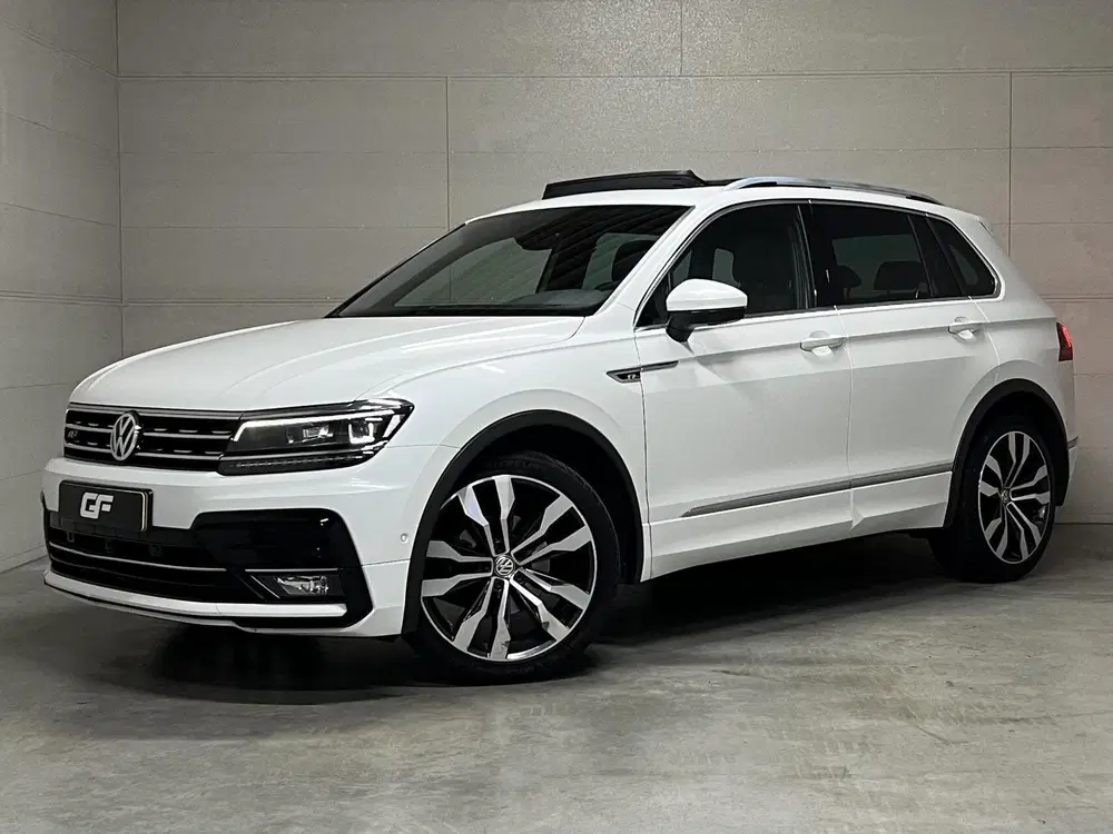 Volkswagen Tiguan 1.5 TSI R-Line Pano Virtual ACC NAP uit 2019, foto 10