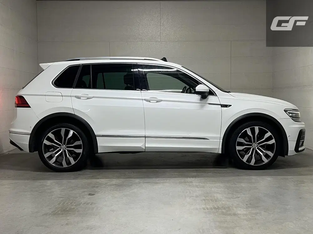 Volkswagen Tiguan 1.5 TSI R-Line Pano Virtual ACC NAP uit 2019, foto 3