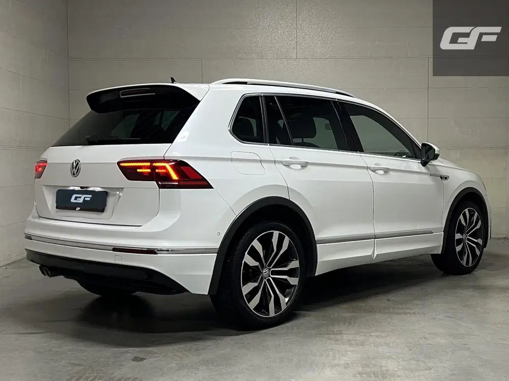 Volkswagen Tiguan 1.5 TSI R-Line Pano Virtual ACC NAP uit 2019, foto 4