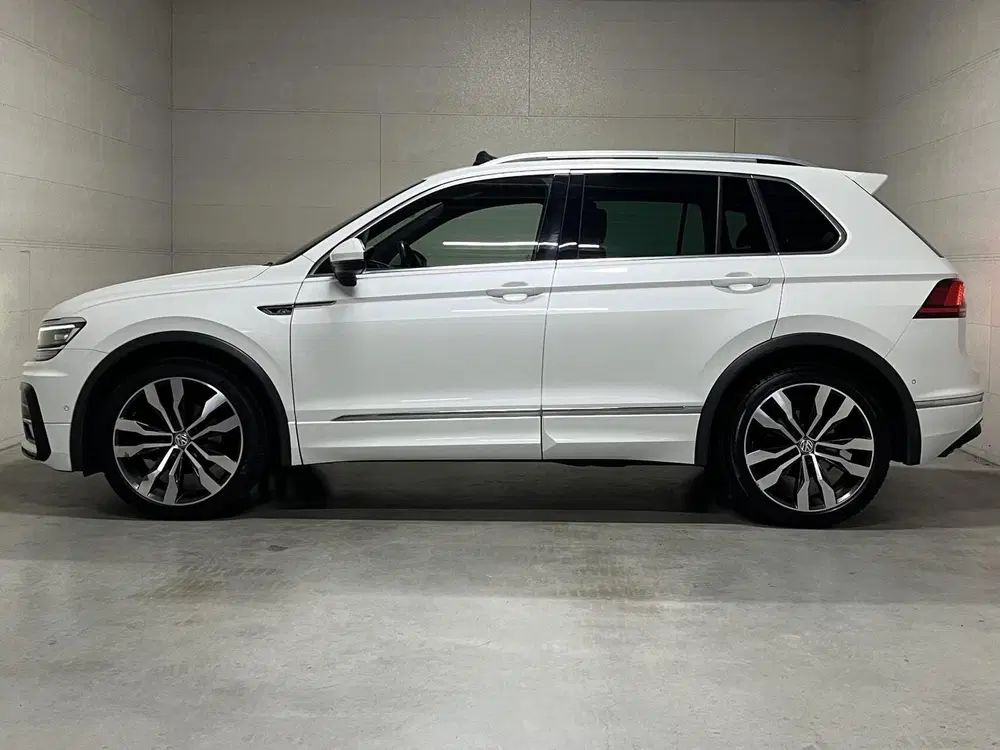 Volkswagen Tiguan 1.5 TSI R-Line Pano Virtual ACC NAP uit 2019, foto 9