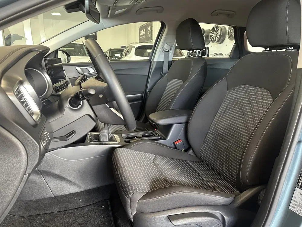 Kia Ceed 1.0 T-GDi DynamicLine uit 2024, foto 2