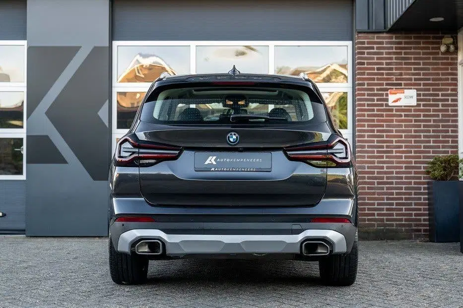 BMW X3 xDrive30e uit 2022, foto 2