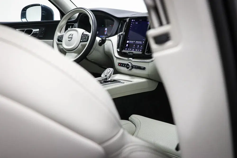 Volvo XC60 2.0 T6 Plug-in hybrid AWD Inscription uit 2022, foto 15
