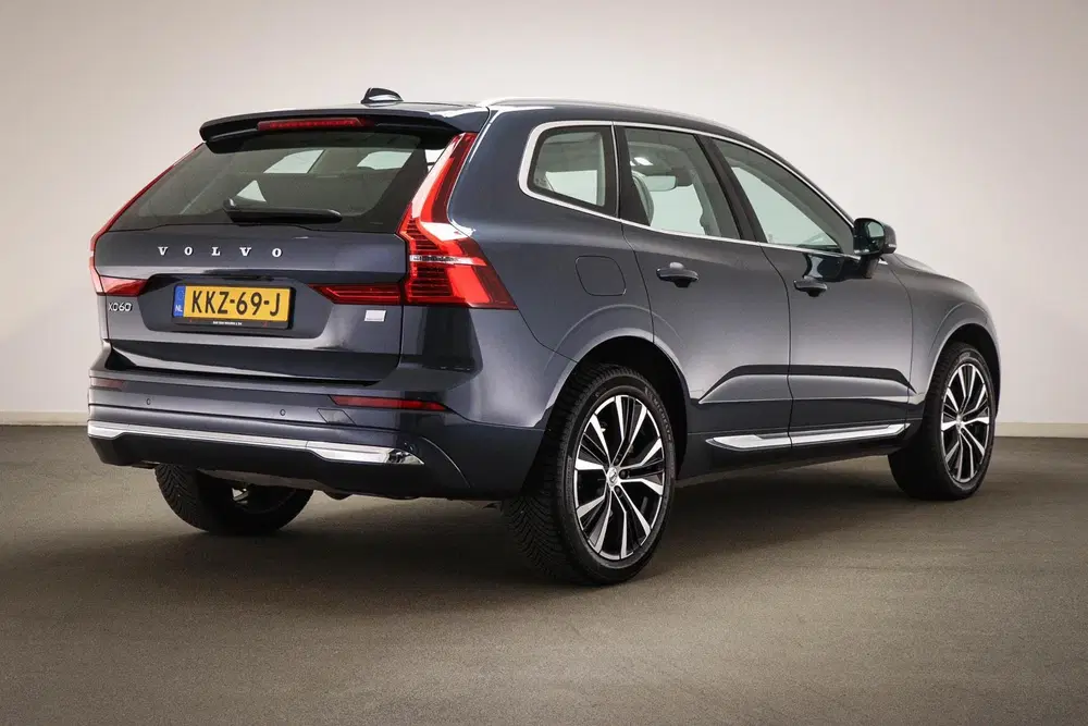 Volvo XC60 2.0 T6 Plug-in hybrid AWD Inscription uit 2022, foto 2