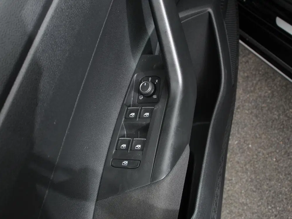 Volkswagen Taigo 1.5 TSI 150pk R-Line + Automaat Navigatie uit 2023, foto 14