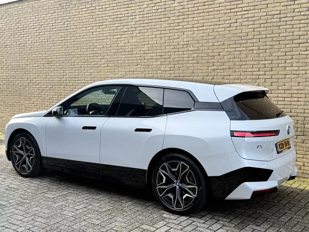 BMW iX xDrive40 Sportpakket 77kWh uit 2023, foto 2