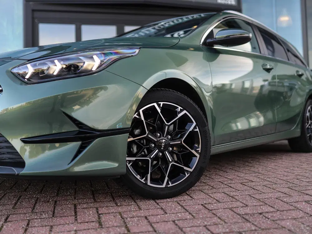 Kia Ceed 1.5 T-GDi MHEV DynamicPlusLine uit 2023, foto 2