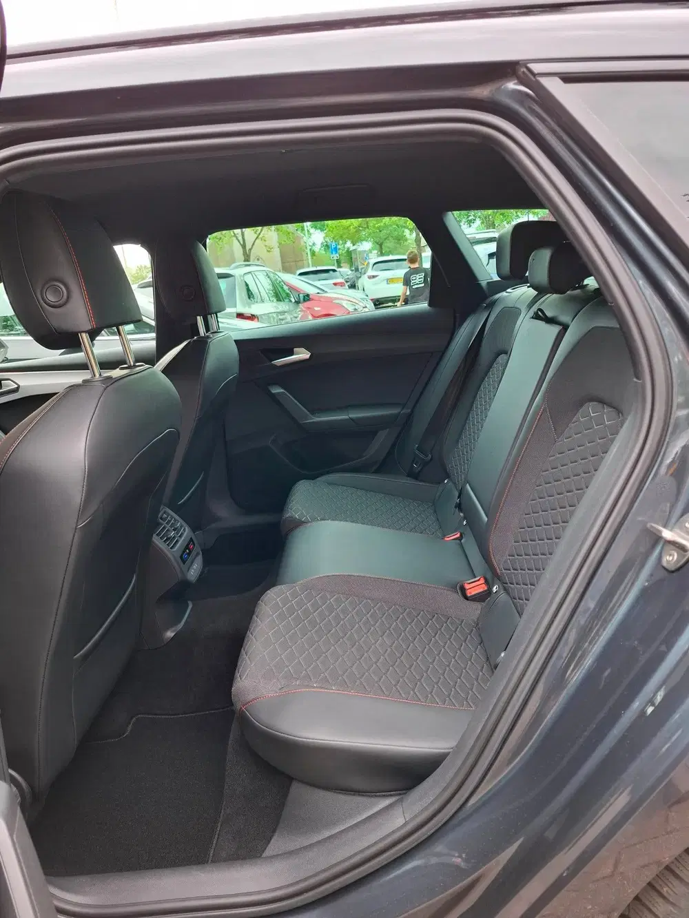 SEAT Leon 1.5 eTSI FR Launch Edition. 1ste eige uit 2021, foto 5