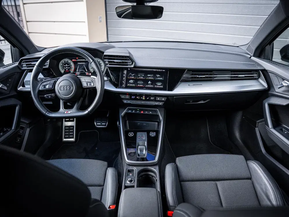 Audi A3 45 TFSI e S edition Competition 3xS-line uit 2023, foto 12