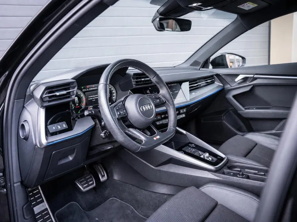 Audi A3 45 TFSI e S edition Competition 3xS-line uit 2023, foto 2