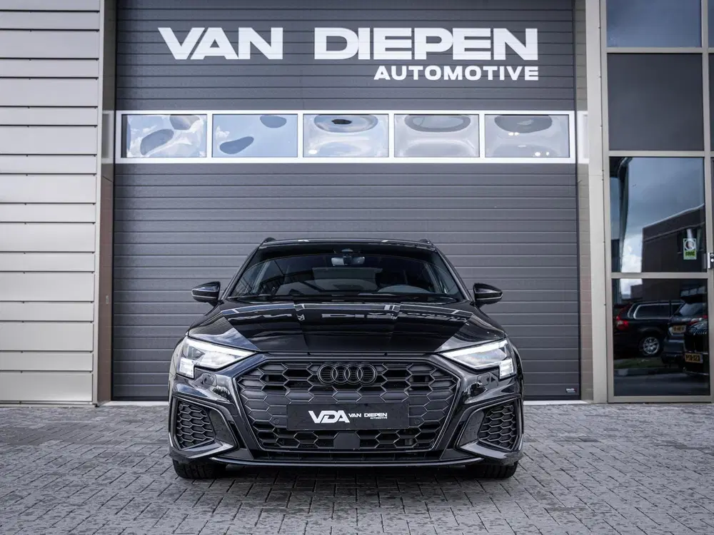 Audi A3 45 TFSI e S edition Competition 3xS-line uit 2023, foto 3