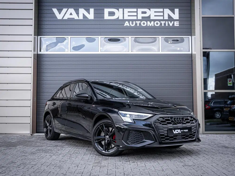 Audi A3 45 TFSI e S edition Competition 3xS-line uit 2023, foto 4