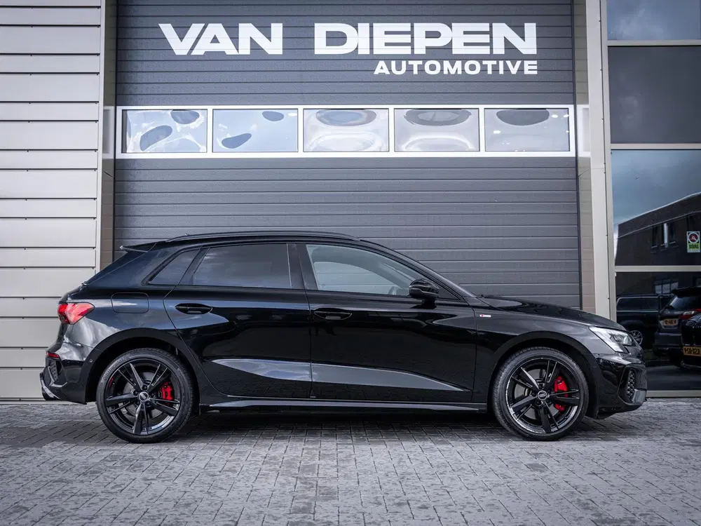 Audi A3 45 TFSI e S edition Competition 3xS-line uit 2023, foto 5