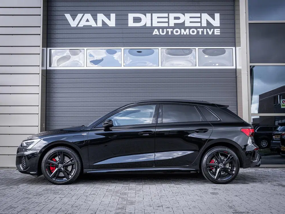 Audi A3 45 TFSI e S edition Competition 3xS-line uit 2023, foto 9