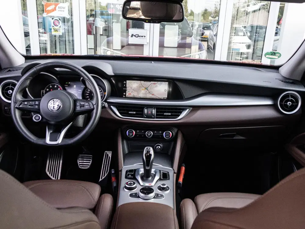 Alfa Romeo Stelvio 2.0 T AWD Q4 uit 2021, foto 2