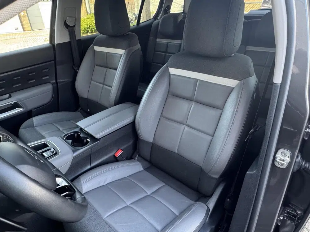 Citroën C5 Aircross Citroen C5 Aircross 1.6 Plug-in Hybrid 225 uit 2021, foto 13
