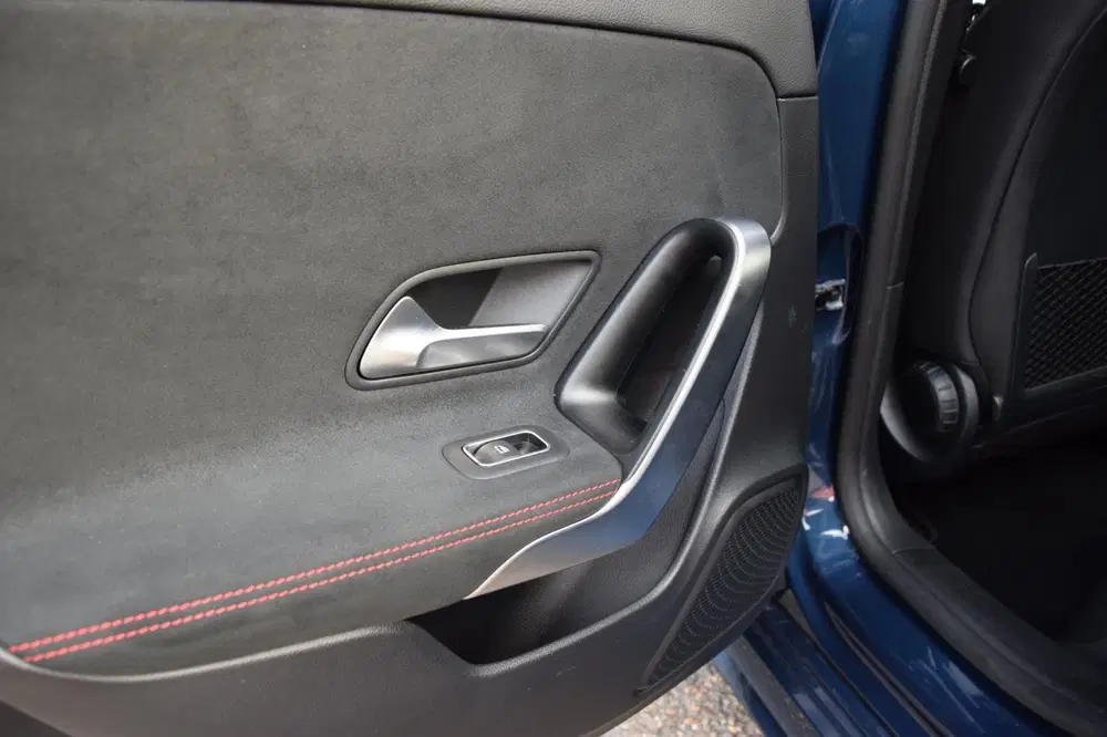 Mercedes-Benz A-Klasse 180 Business Solution AMG uit 2020, foto 14