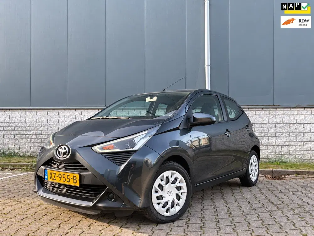 Toyota Aygo 1.0 VVT-i x-play limited-Dealer onderhoude uit 2019